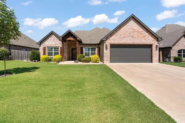 Cleburne, TX 76033,905 Bent Wood Lane