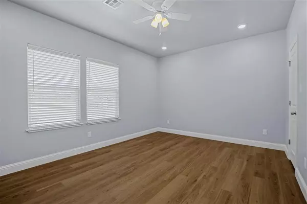 Denison, TX 75021,990 S 6th Avenue #990
