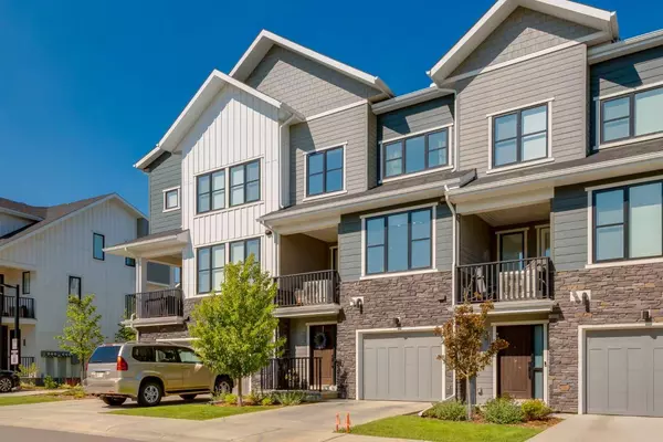 143 Crestridge Common Southwest, Calgary, AB T3B 6J5