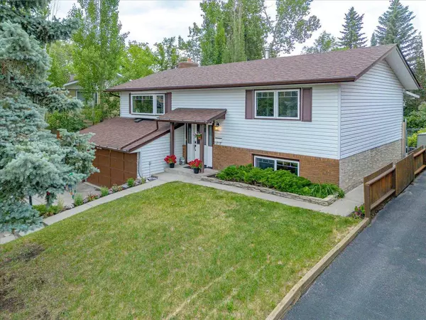 307 Cantrell PL Southwest, Calgary, AB T2W2A3