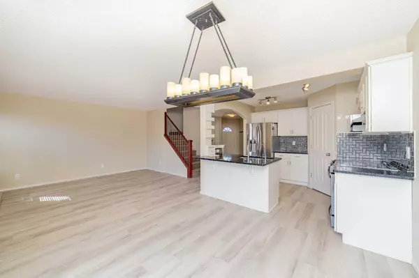 Calgary, AB T3R 0E1,43 Sage Valley Close NW