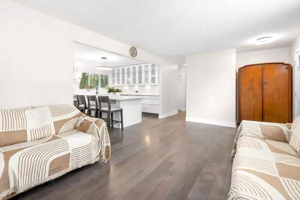 Calgary, AB T2V 1C5,8228 5 ST Southwest