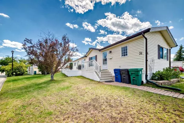 99 arbour lake RD Northwest #31, Calgary, AB T3G 4E4