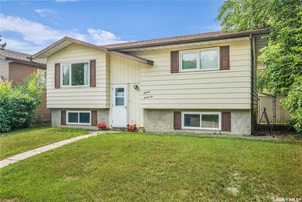 1825 17th AVENUE, Prince Albert, SK S6V 6Y9