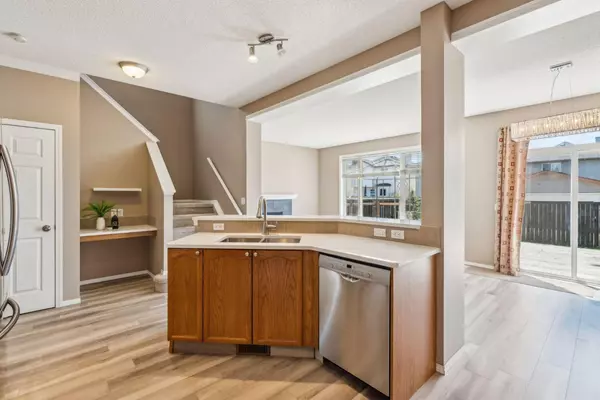 Calgary, AB T3P 1E6,51 Evansmeade Common NW