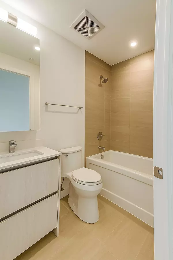 Vaughan, ON L4J 1W5,8188 Yonge ST #607
