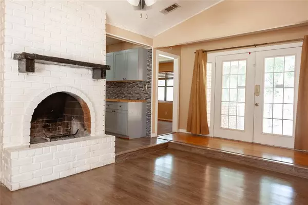 Desoto, TX 75115,146 S Crestwood Boulevard