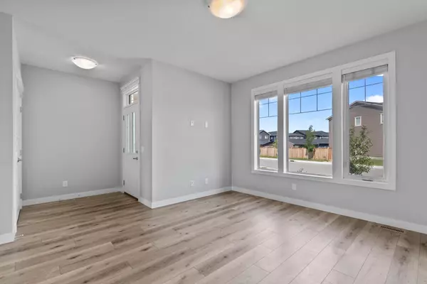 Calgary, AB T3P 1J3,130 Evanscrest RD NW