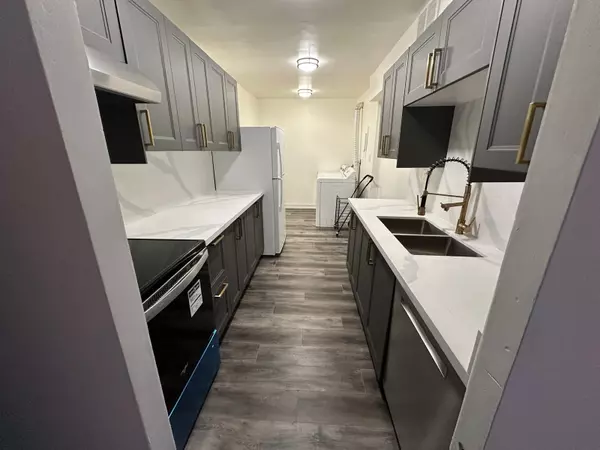 Toronto W09, ON M9R 1S8,320 Dixon RD #1616