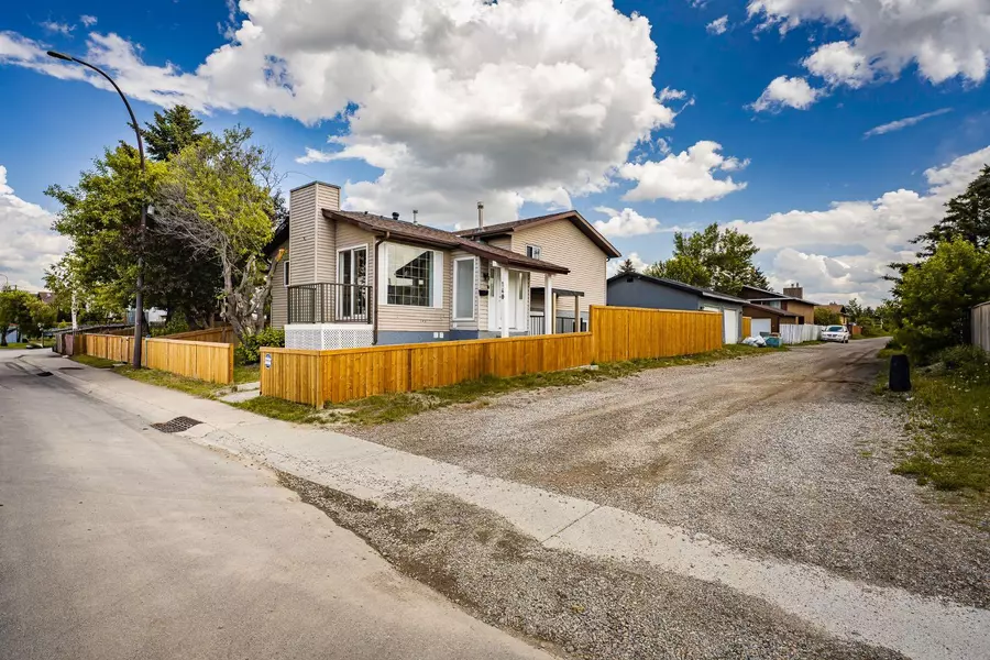 140 Whitworth WAY, Calgary, AB T1y 6a9