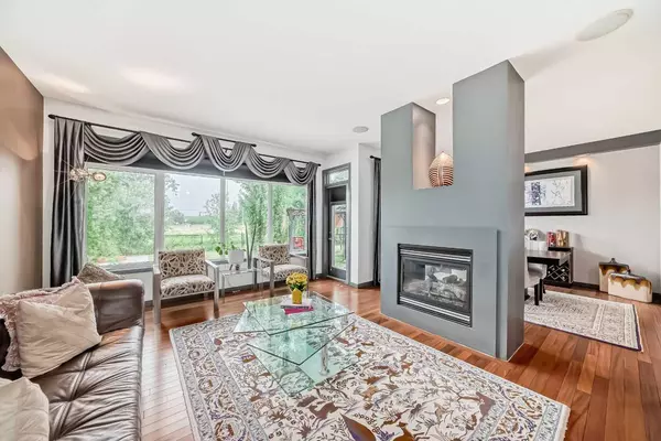 206 Tuscany Ravine Close NW, Calgary, AB T3L 2X4