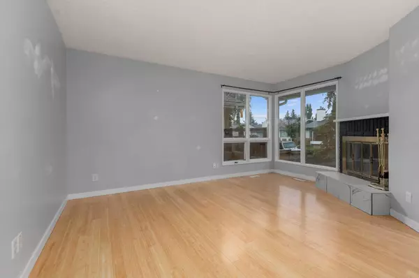 Calgary, AB T2W 4M9,75 Woodglen Close SW