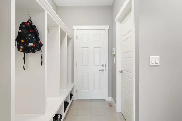 Calgary, AB T3H 0Z9,307 Tremblant HTS SW