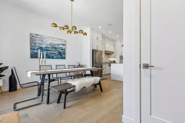 Calgary, AB T2N3N1,2035 Westmount RD NW
