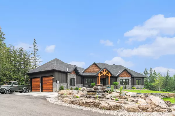 21 Constance Lake RD, Kanata, ON K2K 1X7