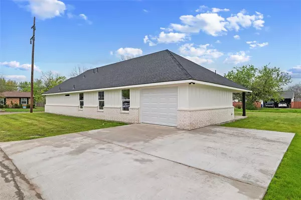 Ennis, TX 75119,307 S Carlton Street