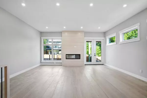 Calgary, AB T3C 1L4,1413 27 ST SW