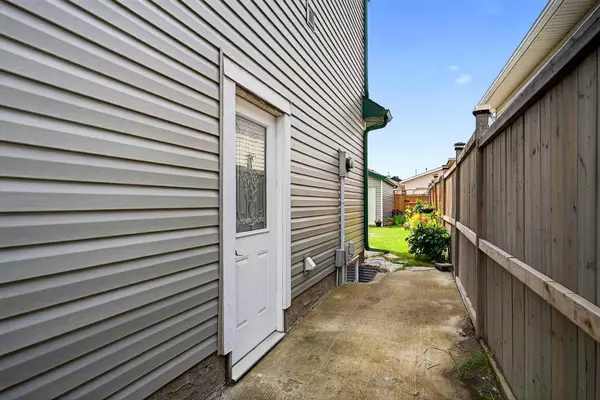 Calgary, AB T3J 4L9,6 Martinvalley CT Northeast