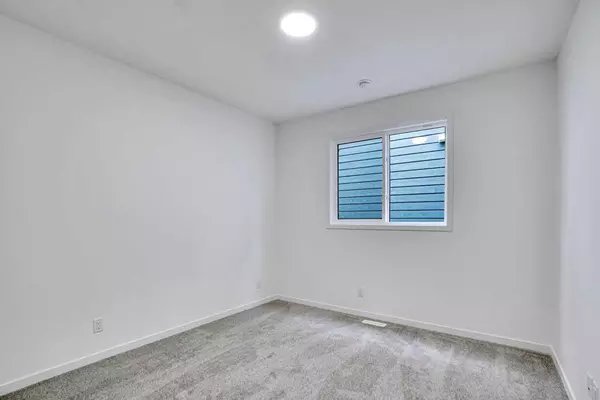 Calgary, AB T3S0G7,425 Magnolia WAY SE