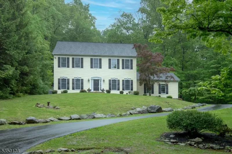 4 Rocky Glen Way, Tewksbury Twp., NJ 08833