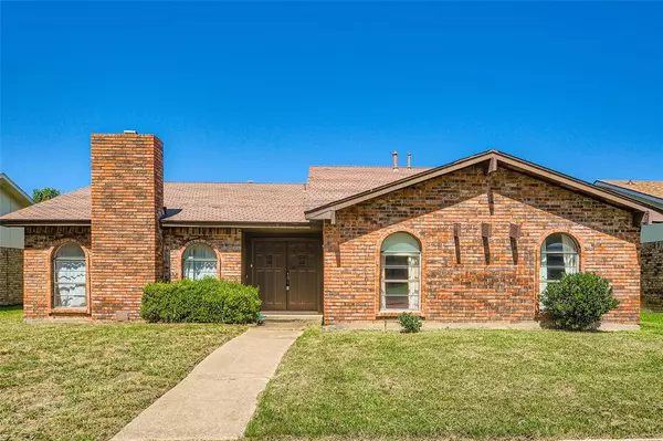 1910 Rambling Ridge Lane, Carrollton, TX 75007