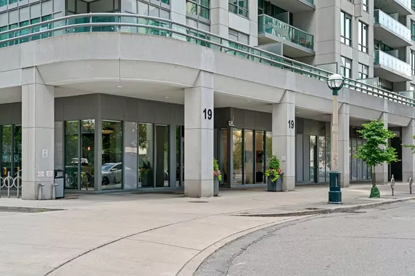 Toronto C01, ON M5J 3A3,19 Grand Trunk CRES #506