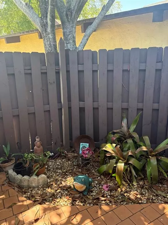 Hollywood, FL 33024,117 Essex Rd