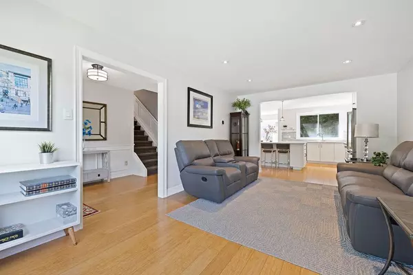 Hamilton, ON L0R 2H0,18 Nancy CT