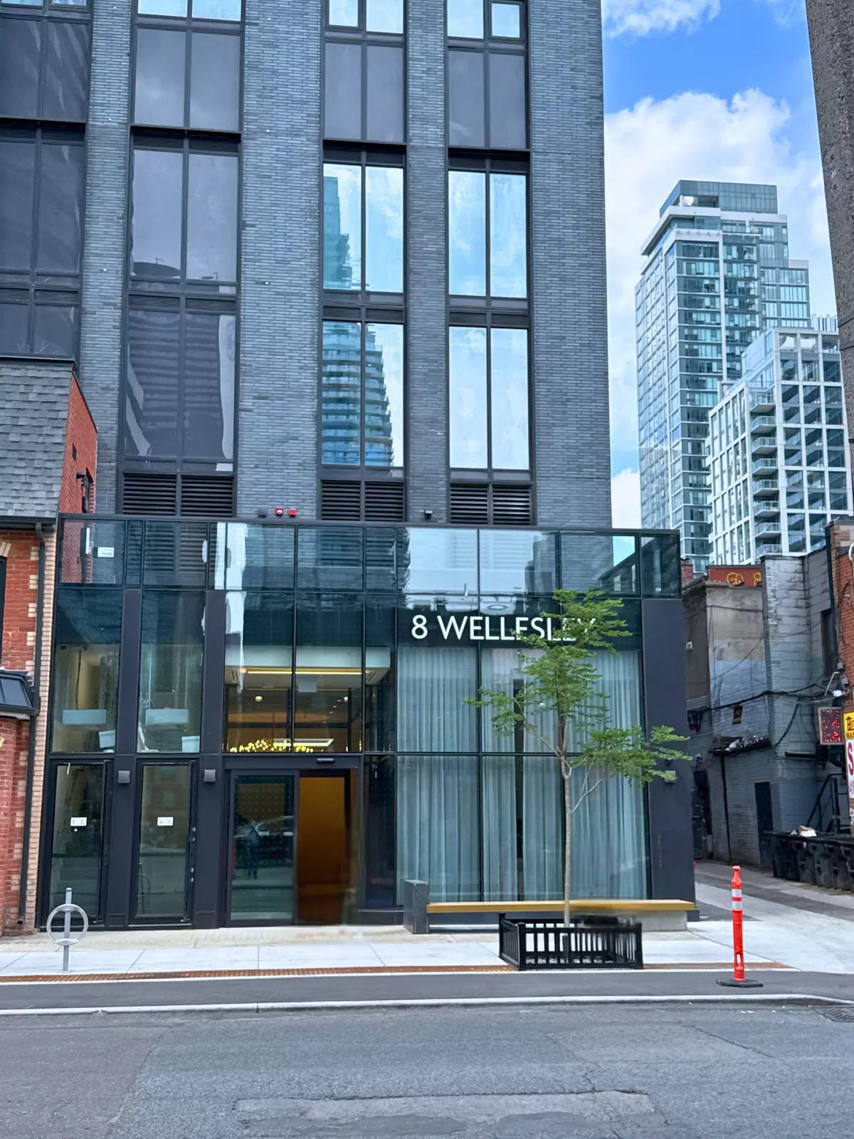 Toronto C01, ON M4Y 0J4,8 Wellesley ST W ##5805