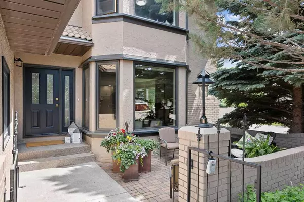 Calgary, AB T2W 5Z1,375 Woodbriar CIR SW