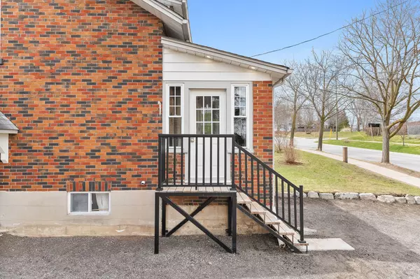Scugog, ON L9L 1J9,394 A Queen ST
