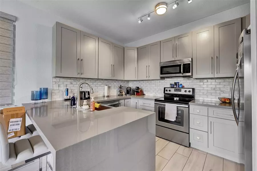 150 Jacaranda Country Club Dr #200, Plantation, FL 33324