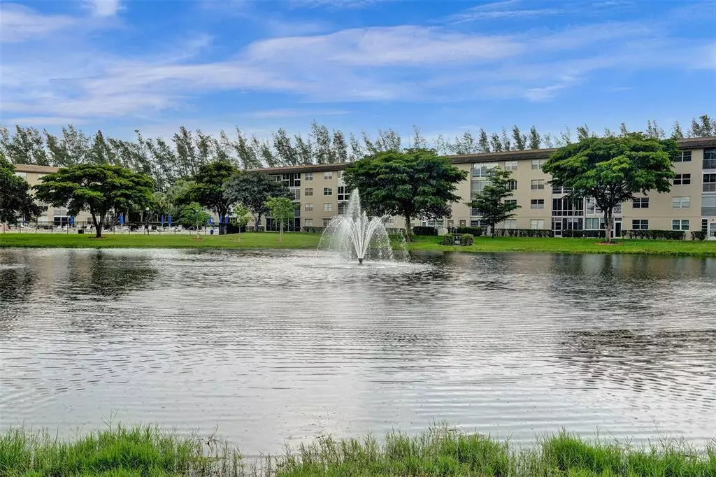 Coconut Creek, FL 33066,2201 Lucaya Bnd #J3