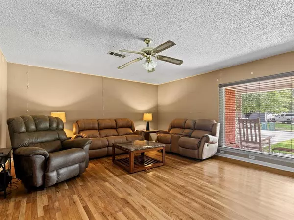 Ferris, TX 75125,301 Redbud