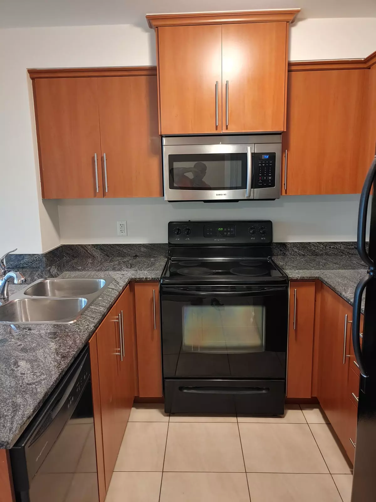 Toronto E11, ON M1B 5Z3,8 Rosebank DR #6G