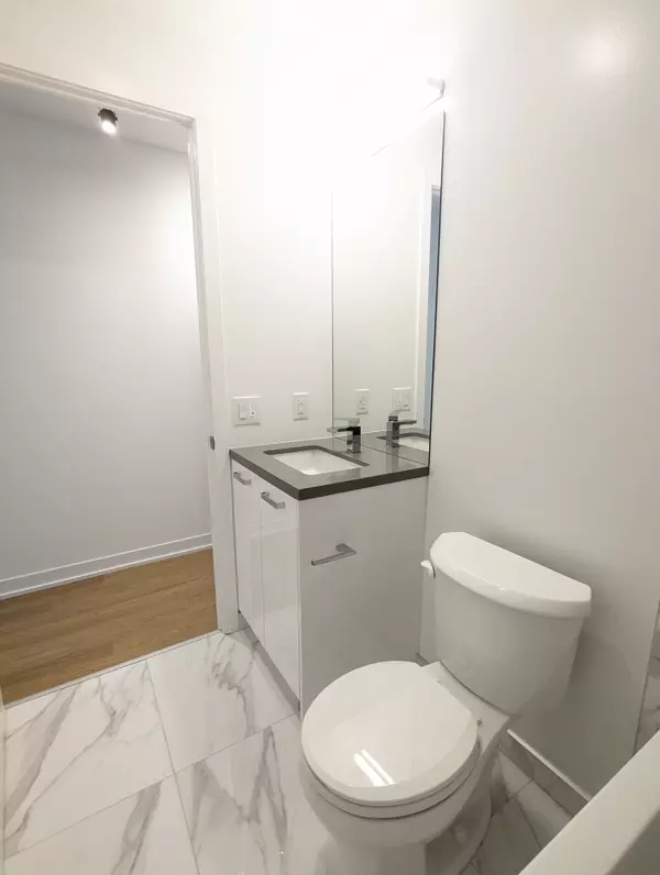 Toronto C01, ON M5T 1W6,195 McCaul ST #314