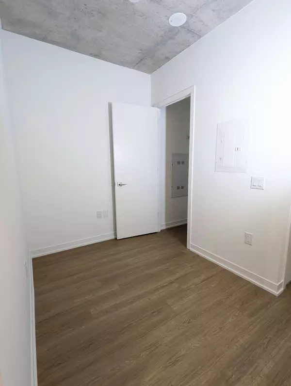 Toronto C01, ON M5T 1W6,195 McCaul ST #314