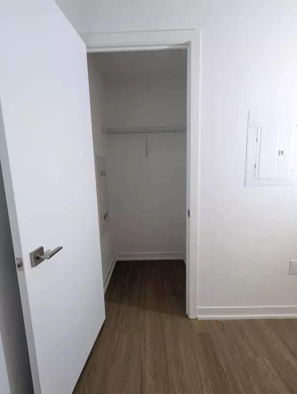 Toronto C01, ON M5T 1W6,195 McCaul ST #314