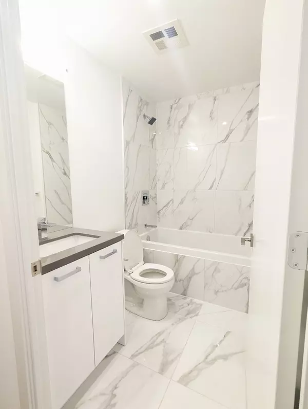 Toronto C01, ON M5T 1W6,195 McCaul ST #314