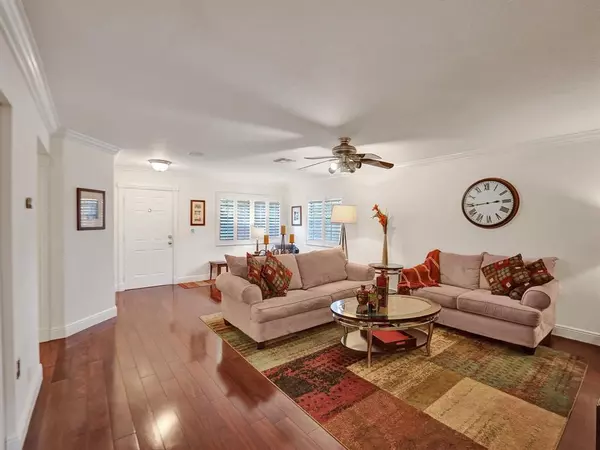 Plantation, FL 33324,9113 Vineyard Lake Dr
