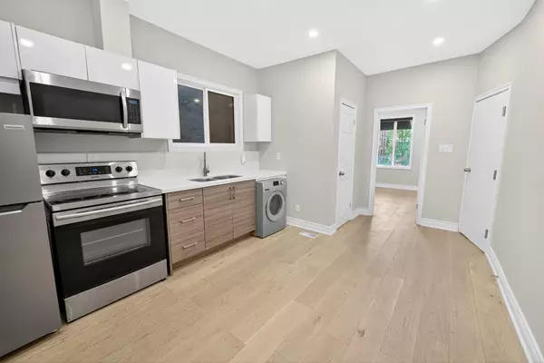 Toronto W02, ON M6H 2V1,475 Delaware AVE