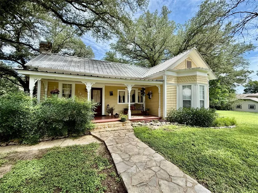 Iredell, TX 76649,303 E Mclain