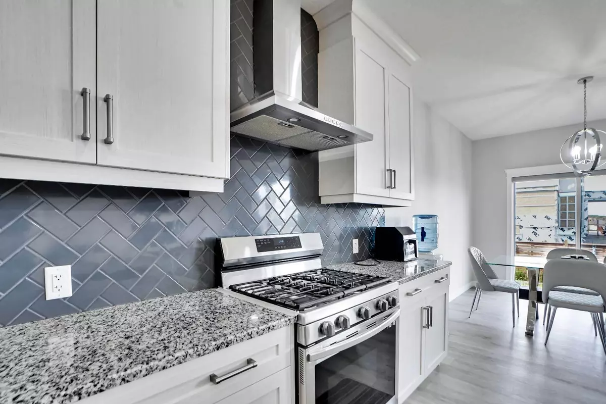 Chestermere, AB T1X 1Z6,367 Dawson Harbour CT