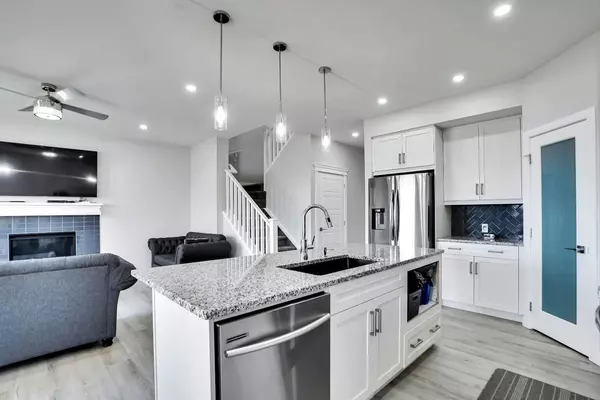 Chestermere, AB T1X 1Z6,367 Dawson Harbour CT
