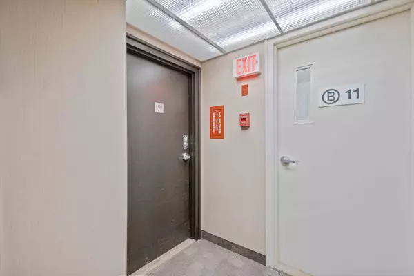 Ottawa Centre, ON K1R 7X1,475 Laurier AVE W #1101