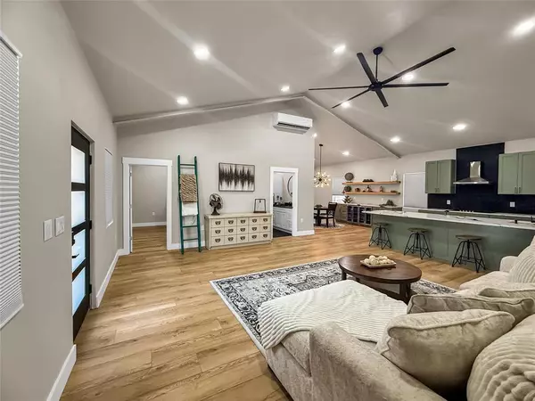 2019 N Lake Drive, Weatherford, TX 76085
