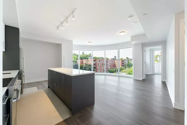 Toronto C04, ON M6B 2Y9,2525 Bathurst ST #407