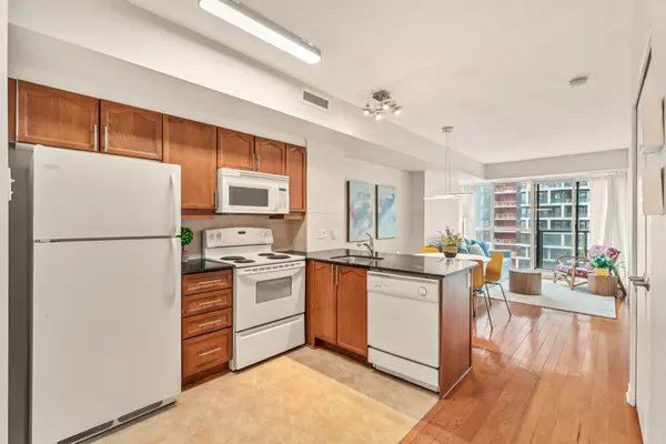 Ottawa Centre, ON K1N 6R4,445 Laurier AVE W #1403