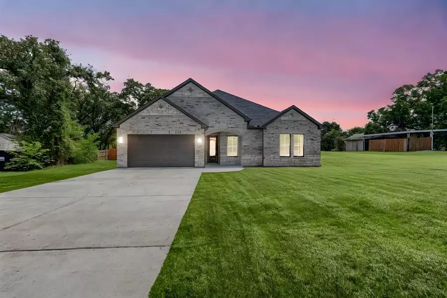 501 Linda Road, Kennedale, TX 76060
