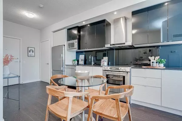 Toronto C15, ON M2K 0C2,121 Mcmahon DR #3207